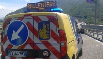 Mezzo pesante in fiamme, autostrada temporaneamente chiusa nel tratto vibonese