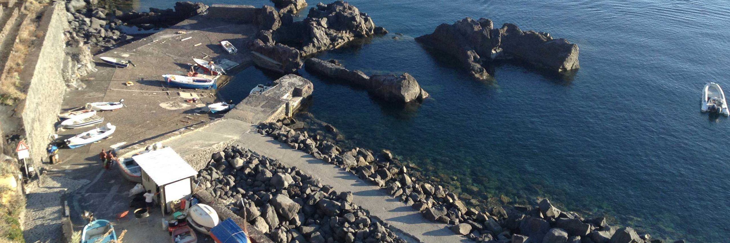 Tragedia alle Eolie, operaio muore schiacciato da un escavatore