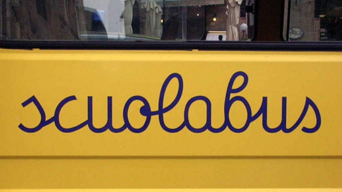 Truffa sui fondi per le fasce deboli, comprano uno scuolabus non a norma: tre indagati nel Crotonese