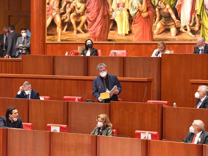 Regionali, Spirlì "apre" al rinvio ma scarica la responsabilità sui consiglieri