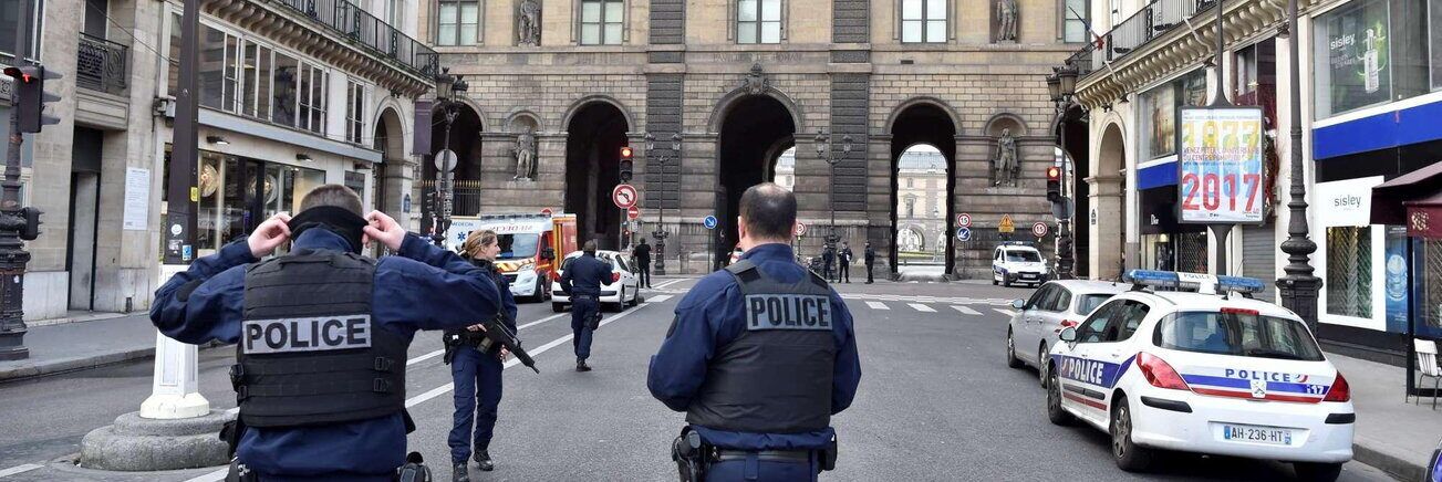 Orrore a Parigi, bimba trovata morta nella lavatrice
