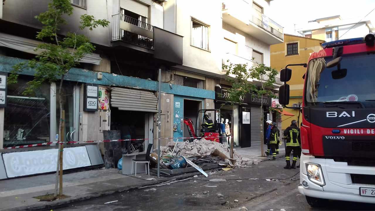 Cosenza, un’esplosione distrugge il “Bilotti Cafè” – VIDEO
