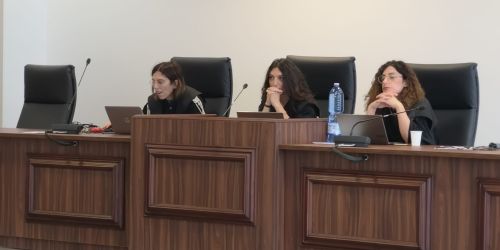 Rinascita Scott, la scena muta dei rappresentati delle istituzioni