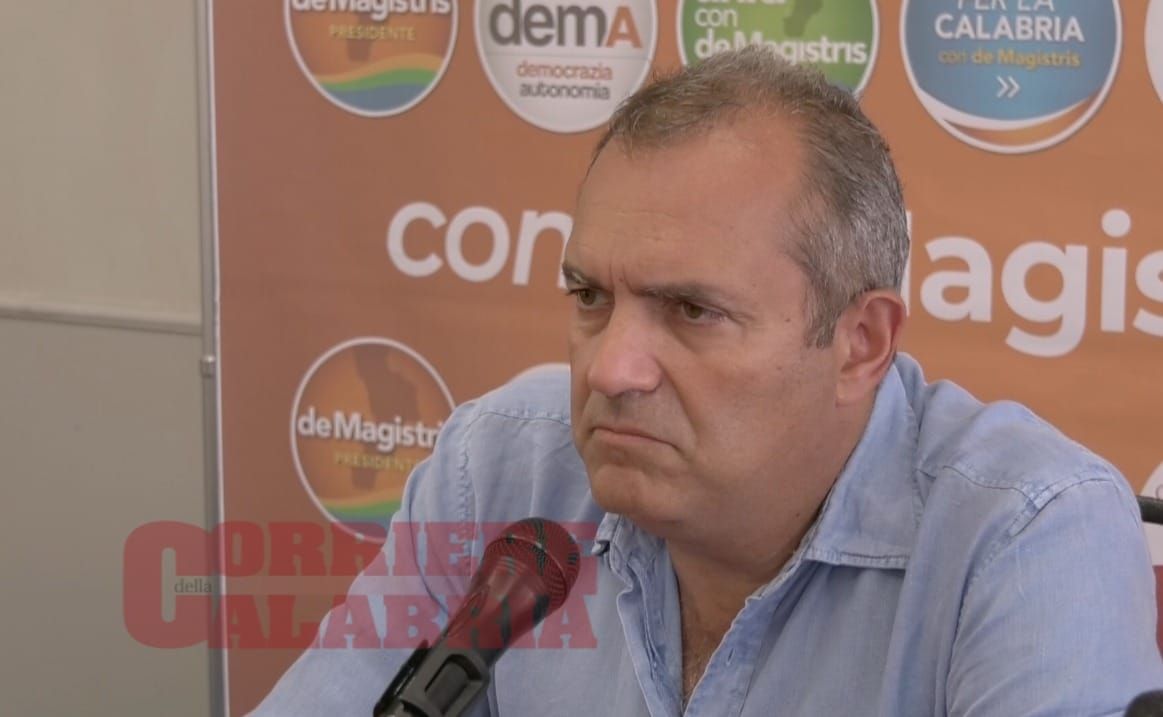 De Magistris: «Nessuna richiesta di candidatura da Giudiceandrea. Apprezzo il sostegno»