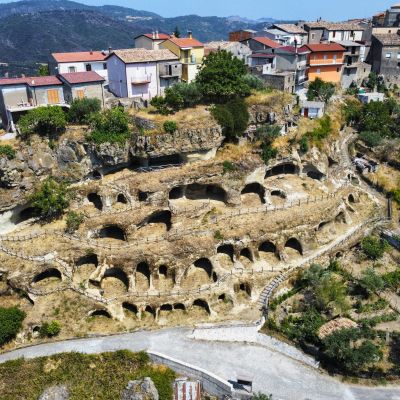 “I luoghi del Cuore” Fai, le Grotte di Verzino sul podio