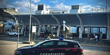 Tenta di entrare nell’aeroporto di Lamezia Terme con un proiettile nel marsupio, denunciato