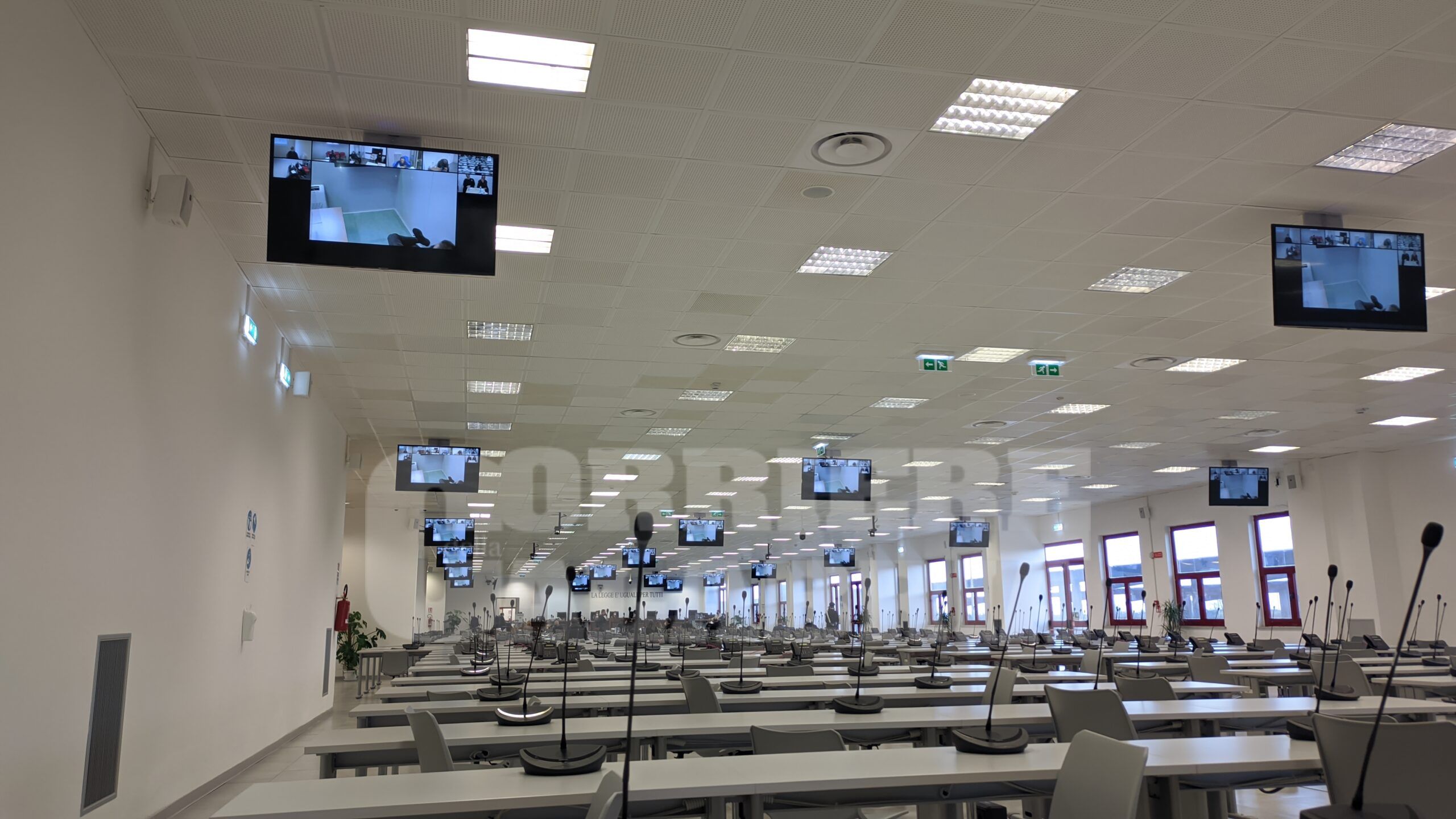 Imponimento, il controllo totale dei villaggi turistici. «Comandava Accorinti». Champagne e feste «senza pagare mai»