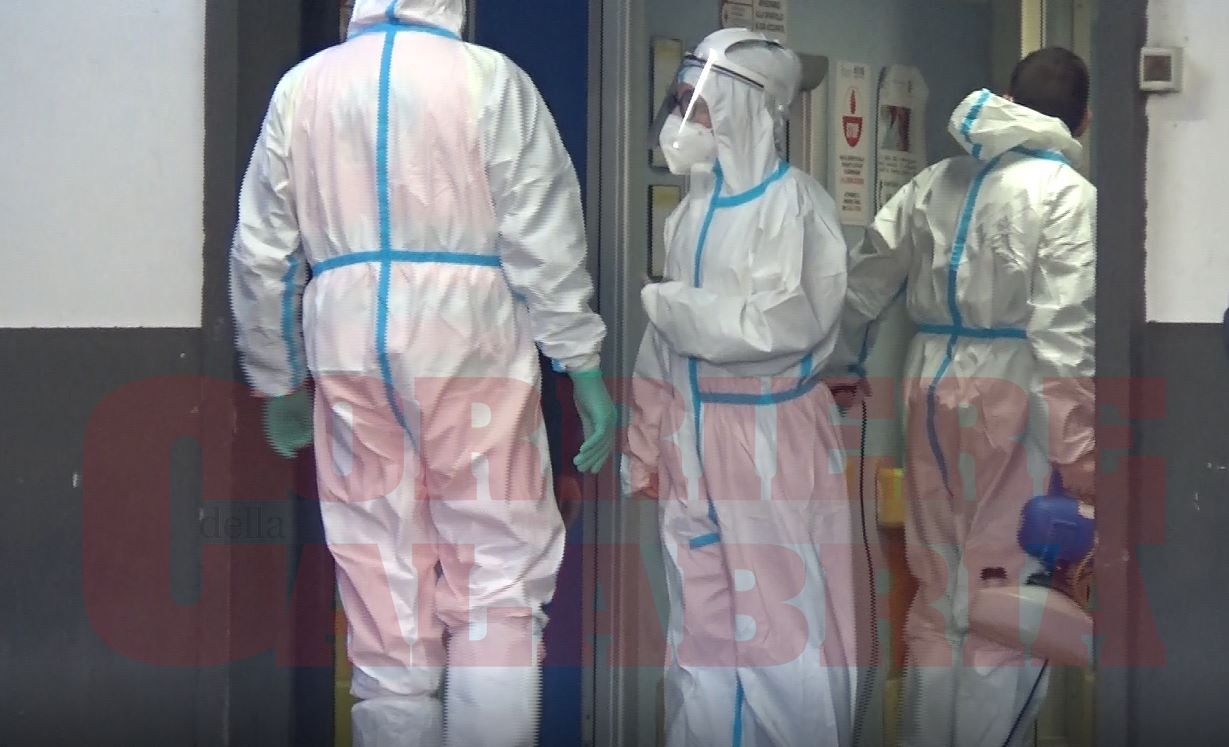 Omicron, «oltre mille operatori sanitari infettati nelle ultime 72 ore»