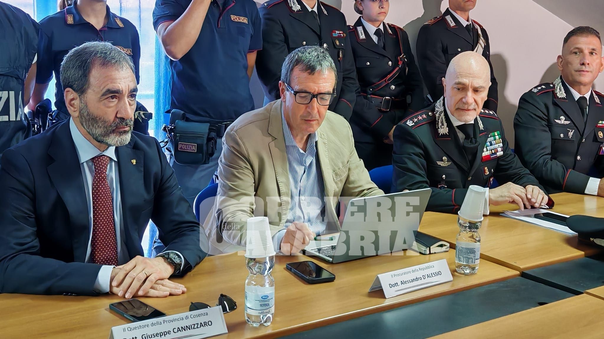 Sparatoria a Corigliano Rossano, tutto partito da un litigio. I tre arresti sono «un punto di partenza» – VIDEO