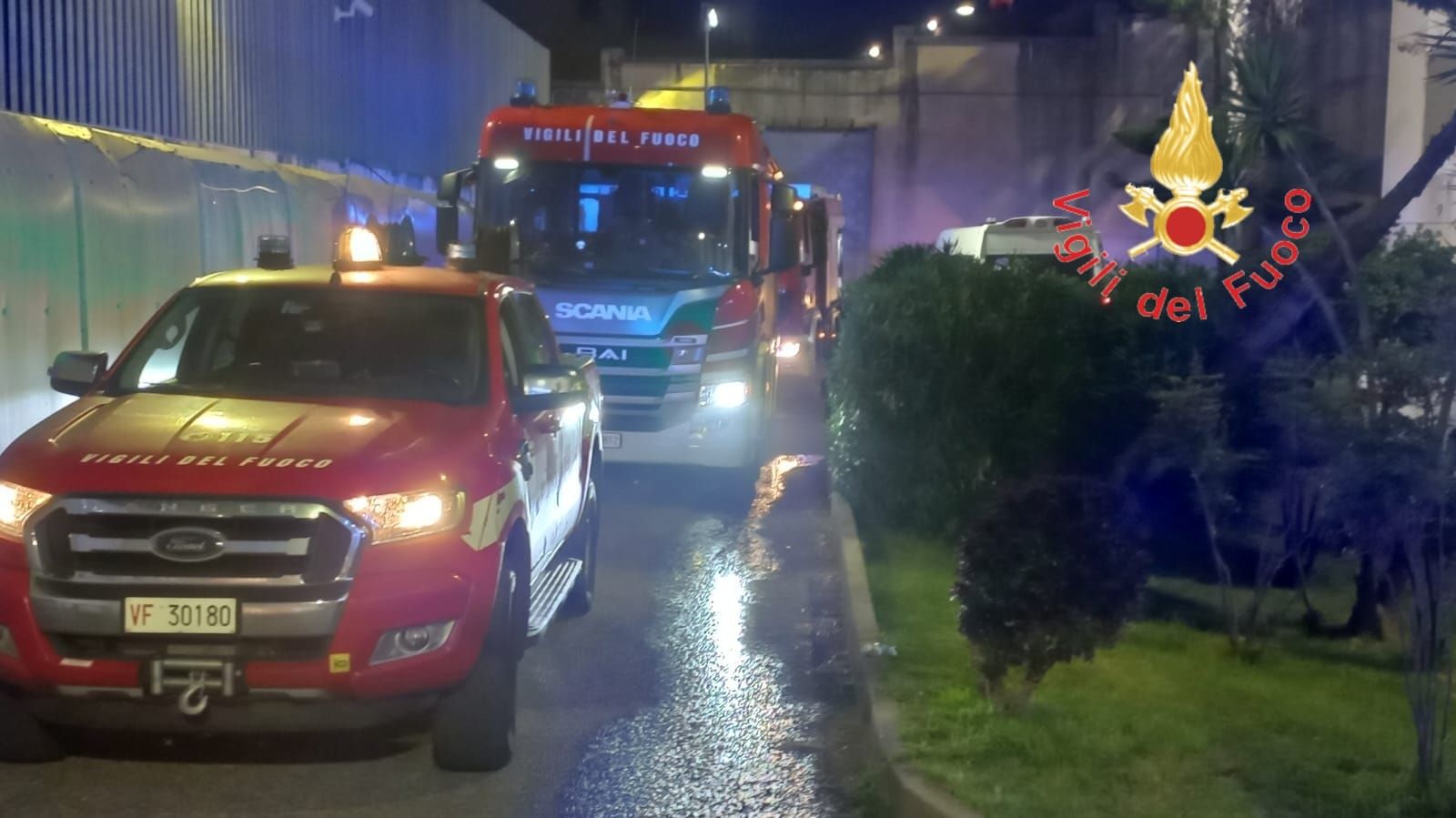 Dramma sfiorato nel carcere minorile di Catanzaro. Fuoco nelle celle, evacuati 18 detenuti