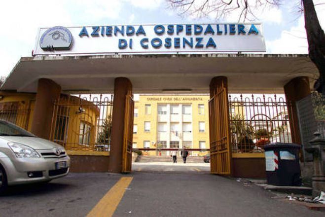 Neonato morto a Cosenza, tre indagati