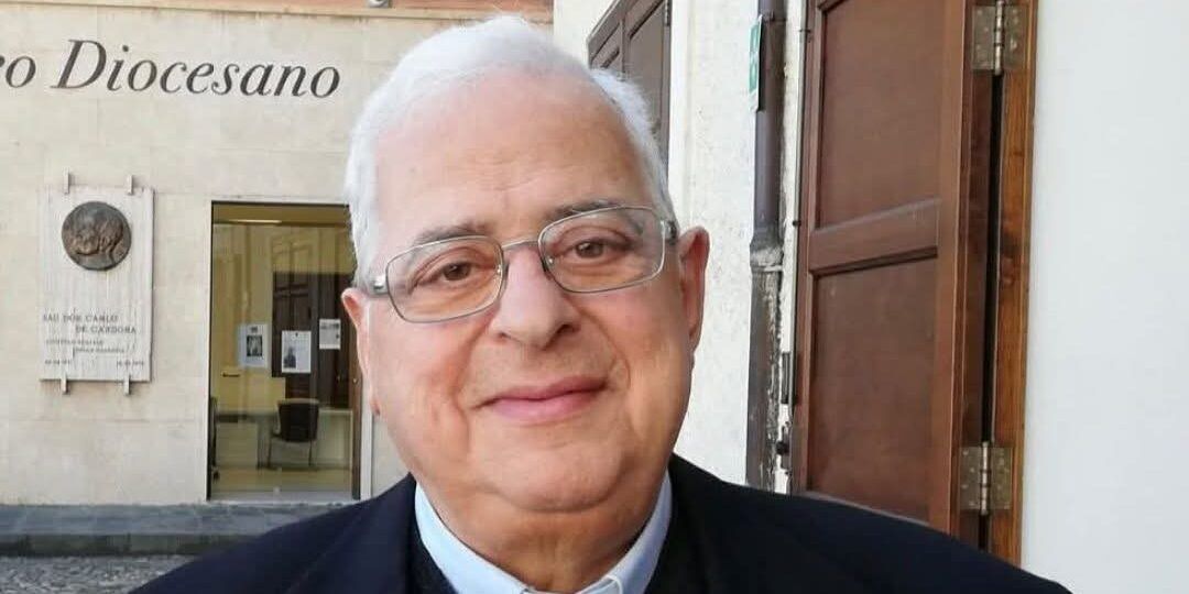 Cosenza piange don Franco Maio, storico docente di religione nei licei “Telesio” e “Pitagora”