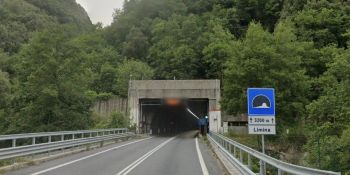 Incidenti, un sabato critico sulle strade calabresi: impatto tra due veicoli nella galleria Limina