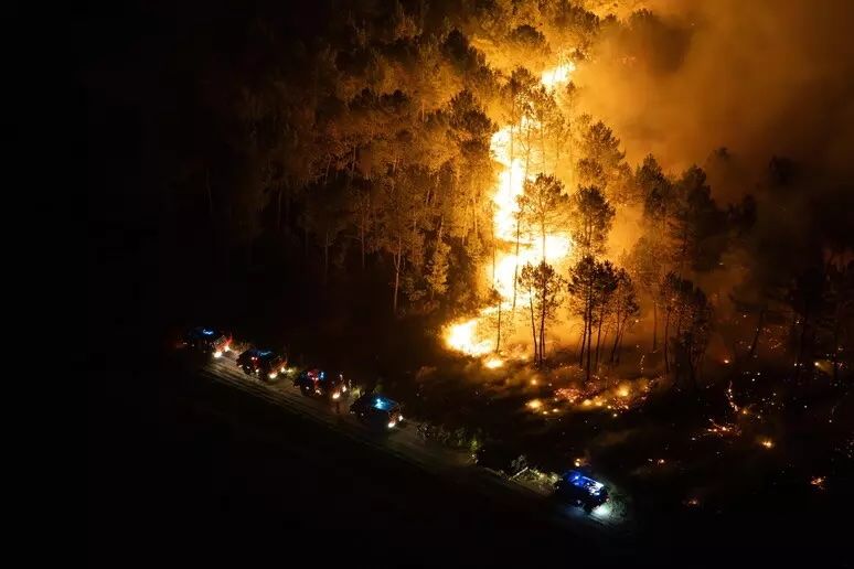 Belgio: la pioggia ferma l’incendio