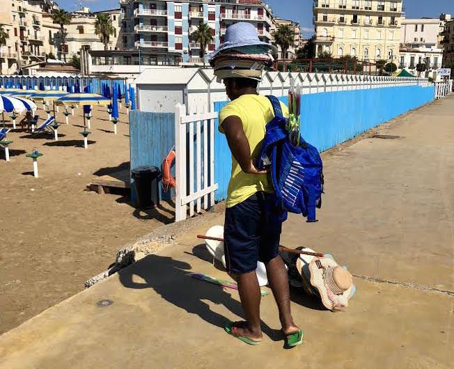 «Italia 2018: l'emergenza sono i vu cumprà»