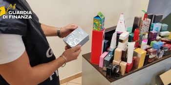 Catanzaro, rinvenute sostanze tossiche nei cosmetici: sequestrati oltre 40 mila prodotti – VIDEO