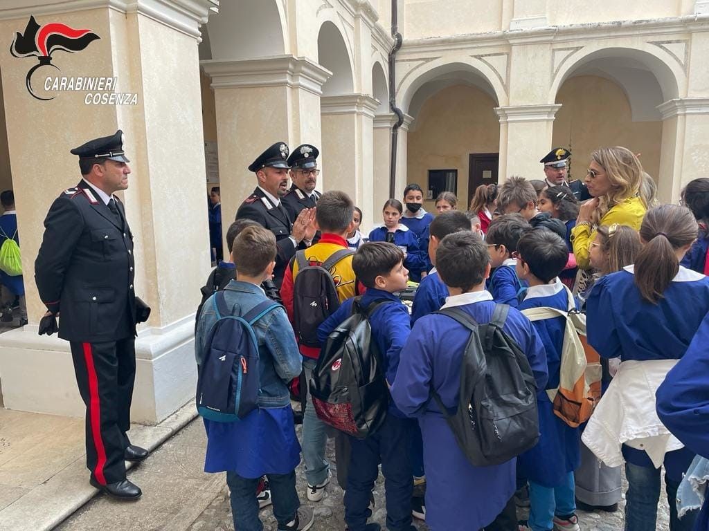 Festa delle Forze Armate a Castrovillari, porte aperte alla caserma dei carabinieri – FOTO