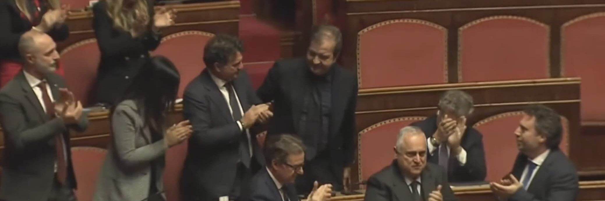 Mario Occhiuto torna in aula, lungo applauso dei colleghi