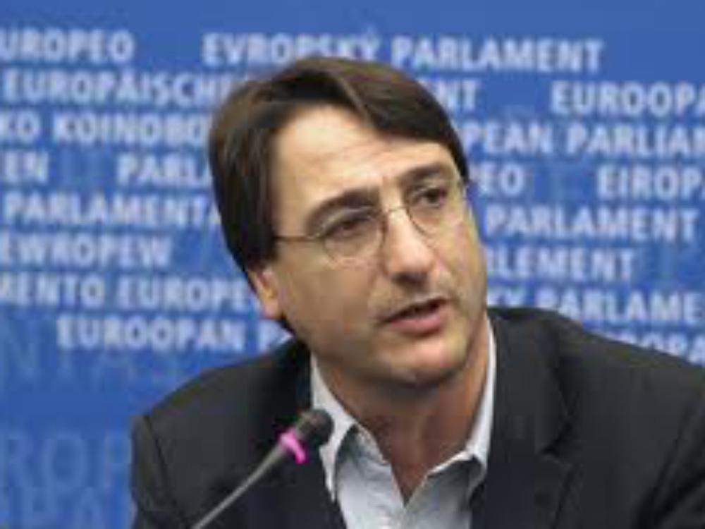 Fava: «Il governo rimuova Starace»