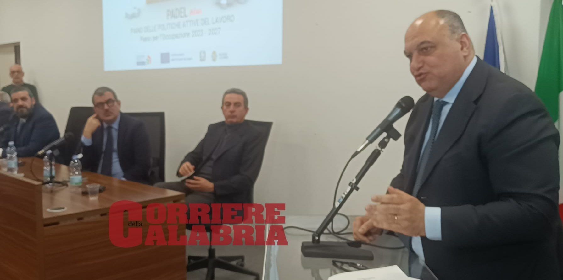 Lavoro, in campo decine di avvisi della Regione. Calabrese: «Risultati concreti e significativi»