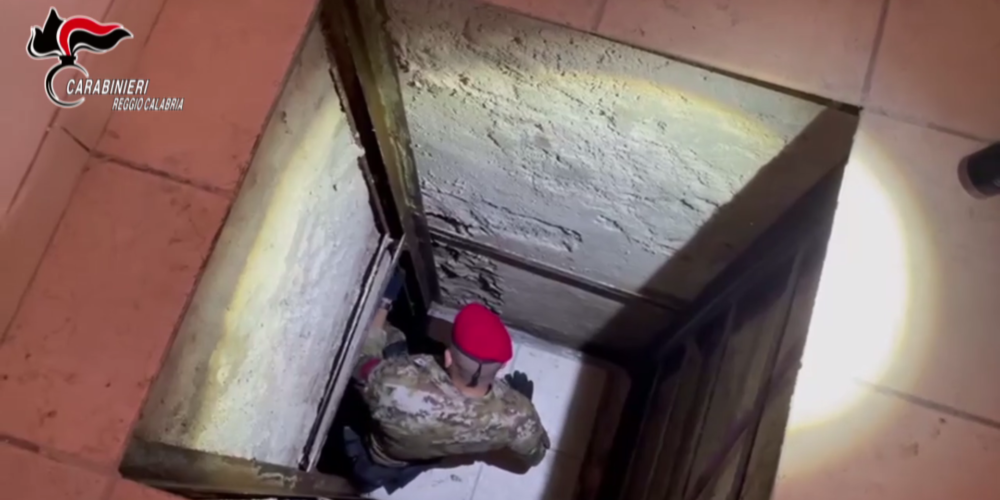 Taurianova, scoperto e sequestrato bunker nascosto in un’abitazione privata – VIDEO