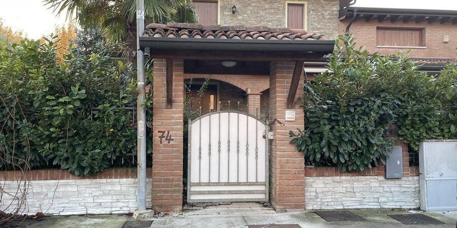 Villa confiscata alla ‘ndrangheta in fiamme nel Mantovano