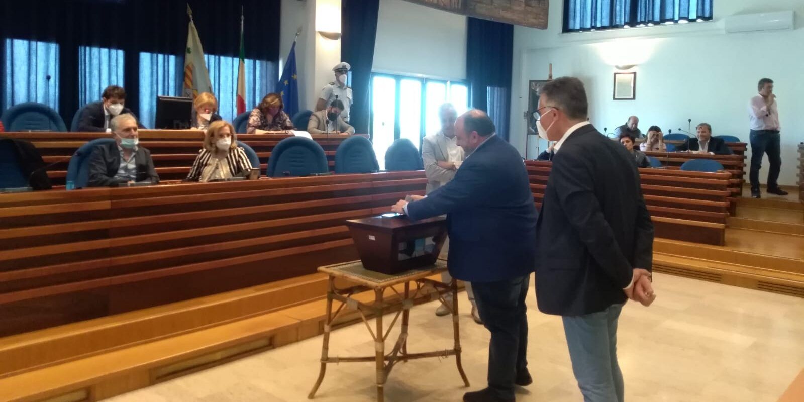 Catanzaro, si chiude la “telenovela” sugli  scrutatori: eletta la nuova commissione, che sceglierà il sorteggio