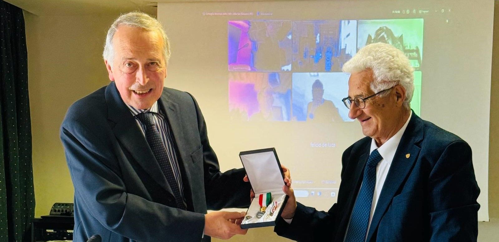 Consiglio Lnd in Calabria, Abete premia il dirigente onorario Antonio Cosentino