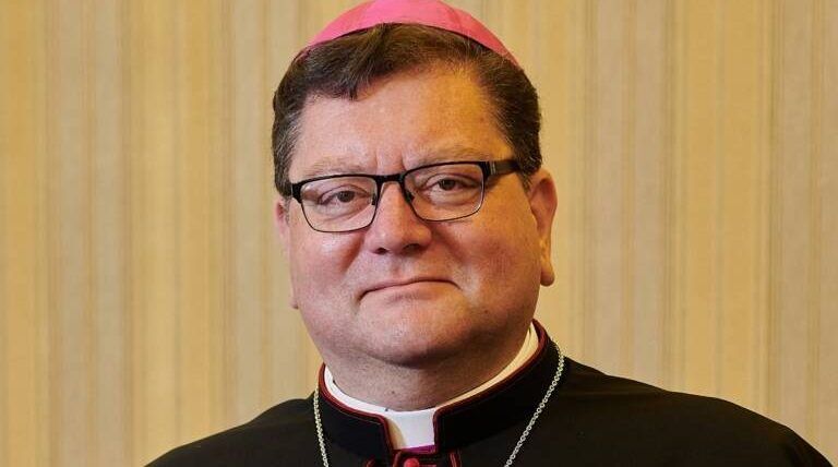 Le due calabrie di Monsignor Aloise: «Una vive nell’opulenza, l’altra nella miseria»