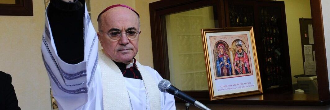 Il Vaticano scomunica monsignor Viganò per scisma