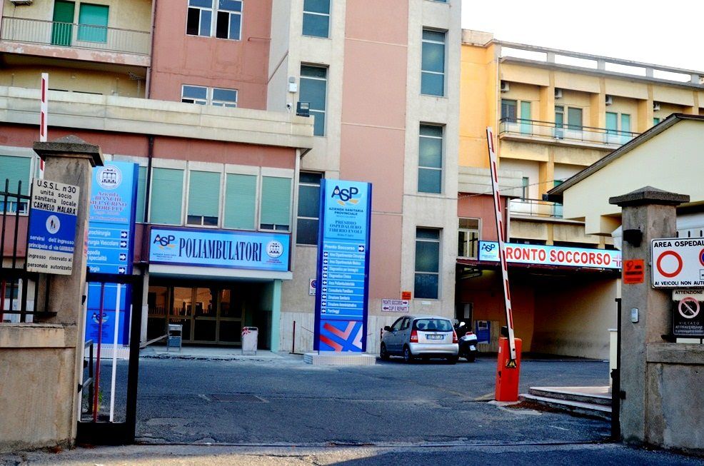 Rischiava la vista dopo il viaggio sul barcone, salvo l'occhio di un migrante 16enne