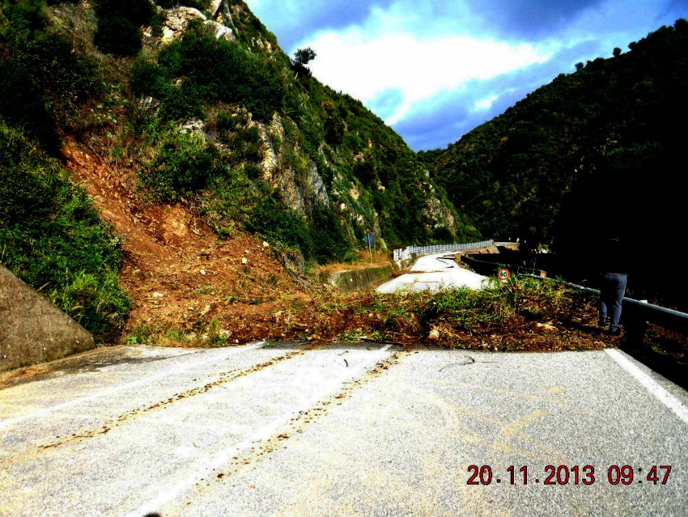 MALTEMPO | Mareggiata danneggia il parco di Kaulon