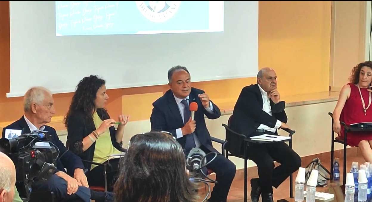 “Premio Tajani” al procuratore Gratteri: «Cambiare si può, non rassegniamoci»