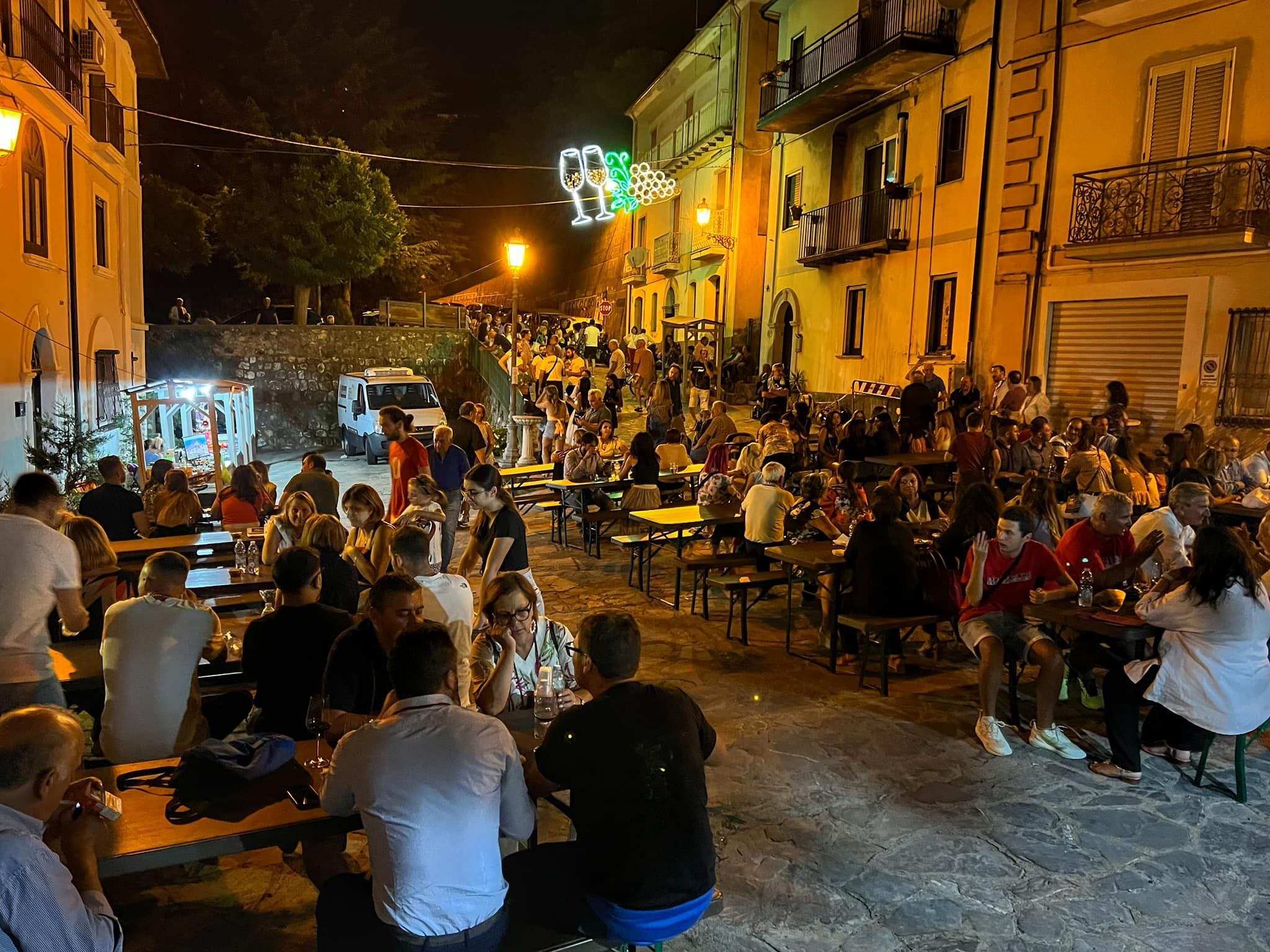 Aprigliano, un successo la tre giorni di “Calici a Corte”