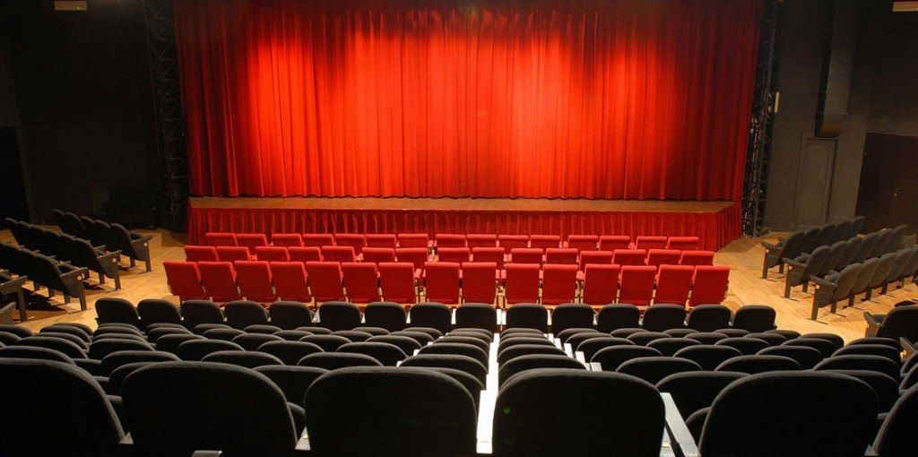 Teatro, tre compagnie si ribellano al bando della Regione
