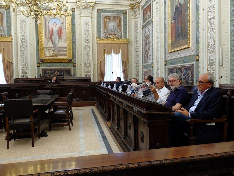 Cosenza, alla Provincia si riunisce il Consiglio dei “ribelli”