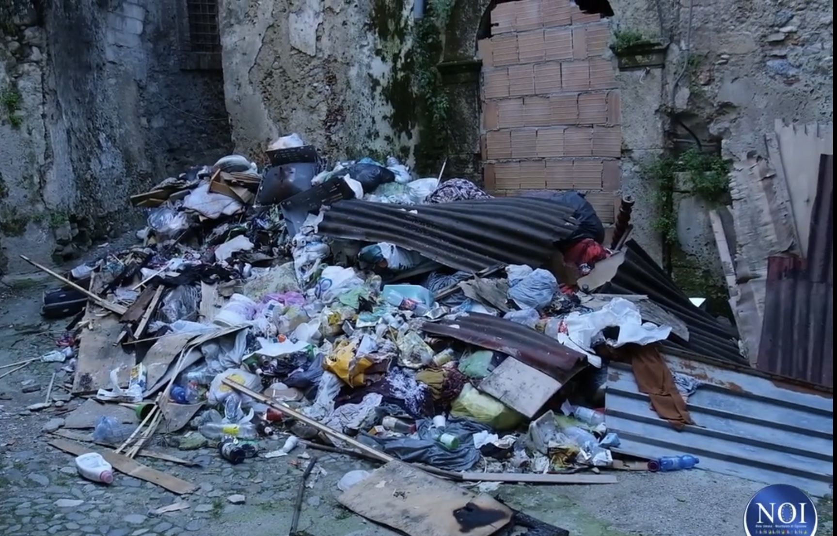 Quartiere Santa Lucia a Cosenza, il Movimento Noi: «Una escalation pericolosa di immondizia e diritti negati»