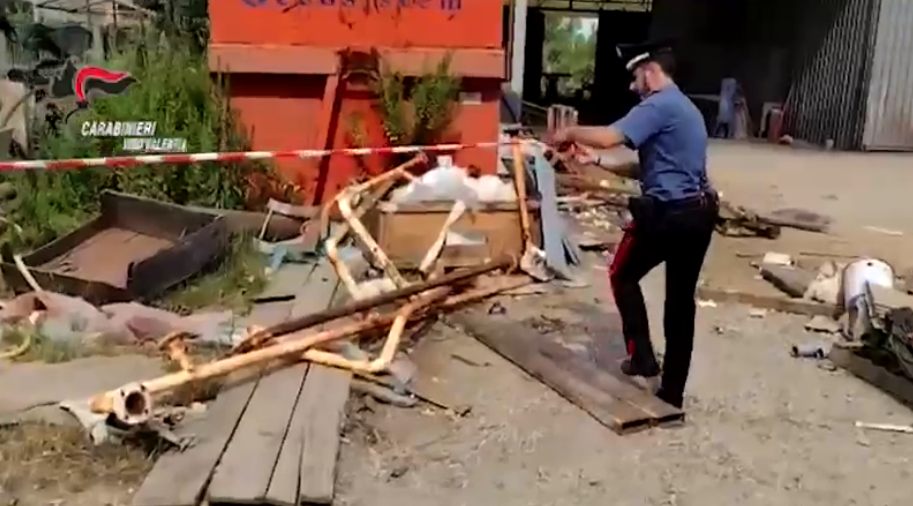 Vibo, sequestrata un’area ricolma di rifiuti speciali pericolosi a Porto Salvo – VIDEO