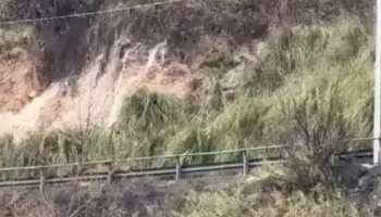Frana su via Romualdo Montagna, strada chiusa: isolati i collegamenti con Cosenza – VIDEO