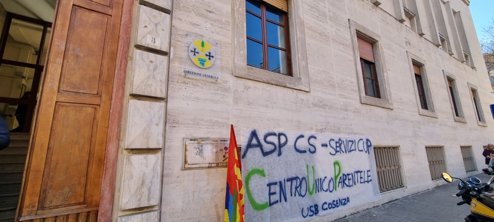 Presidio dell’Usb all’Asp di Cosenza, risposte sul servizio cup e i lavoratori storici esclusi