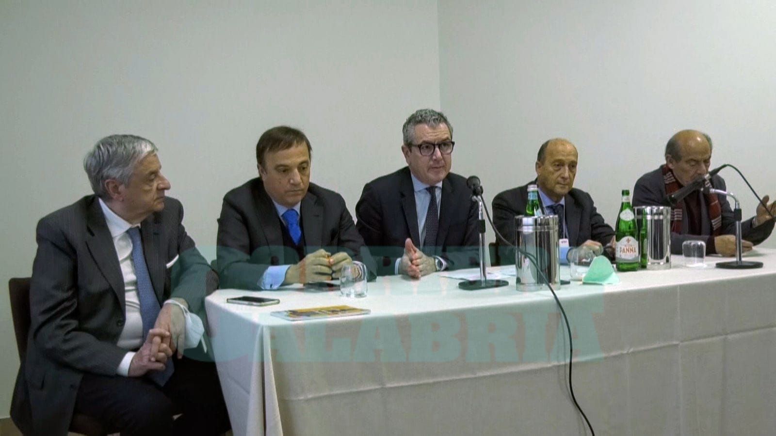 Noi con l’Italia si compatta e punta Catanzaro. «No all’X-Factor per trovare candidati» – VIDEO