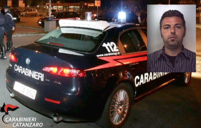 Tenta di scappare ad un posto di blocco, arrestato