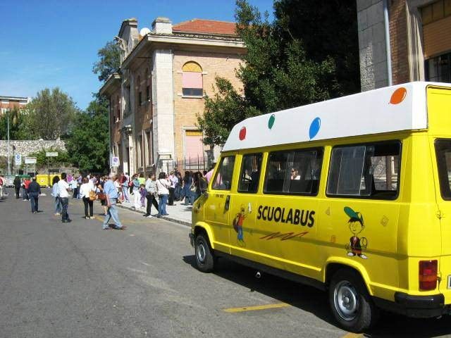 Nascondono i redditi per le agevolazioni sullo scuolabus, 36 denunciati