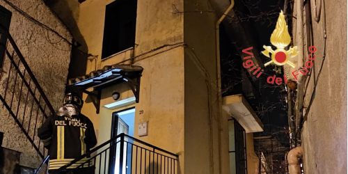 incendio_casa_corgiliano_rossano