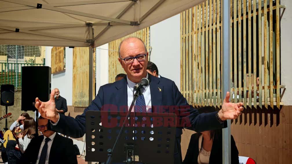Valditara: «In Calabria bellezza, comunità, futuro». E oltre 800 milioni per l’edilizia scolastica – FOTO