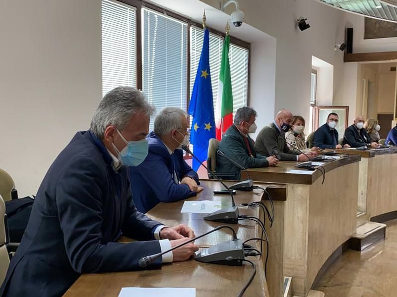 Dopo l'alluvione, la Giunta regionale a Crotone: «Pronti ristori e risarcimenti» – VIDEO