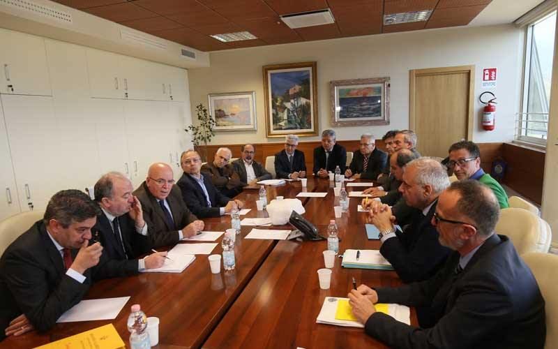 L'ira di Oliverio si abbatte sulla burocrazia