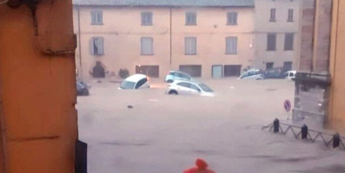 Bomba d’acqua travolge le Marche, nove le vittime
