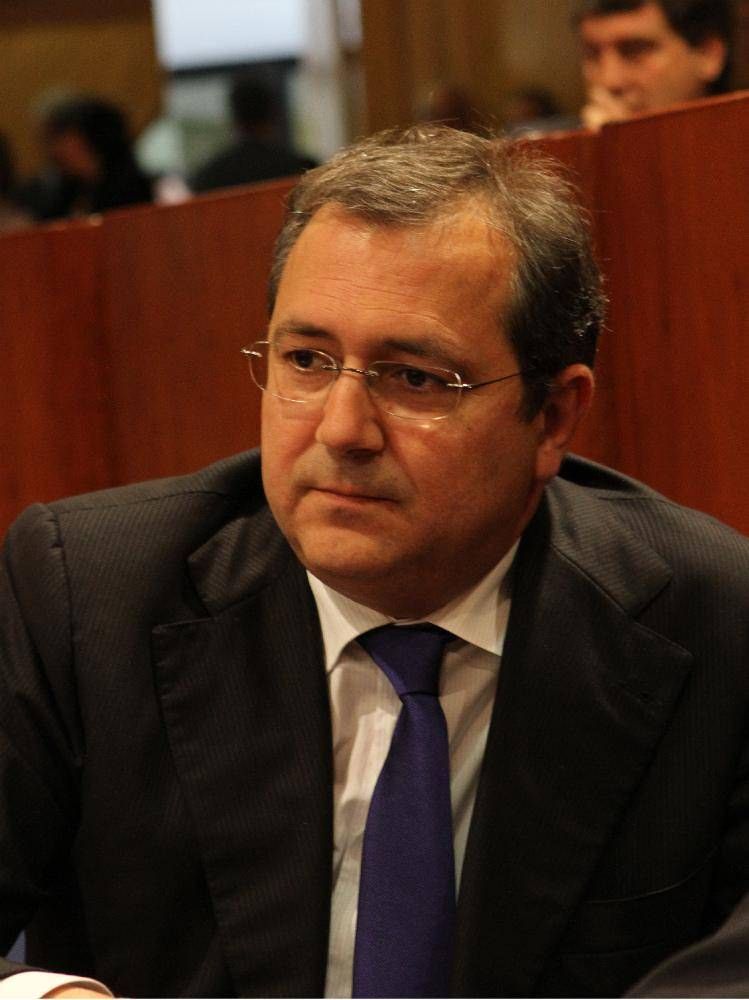 I sindacati: «Trematerra lasci l'assessorato»