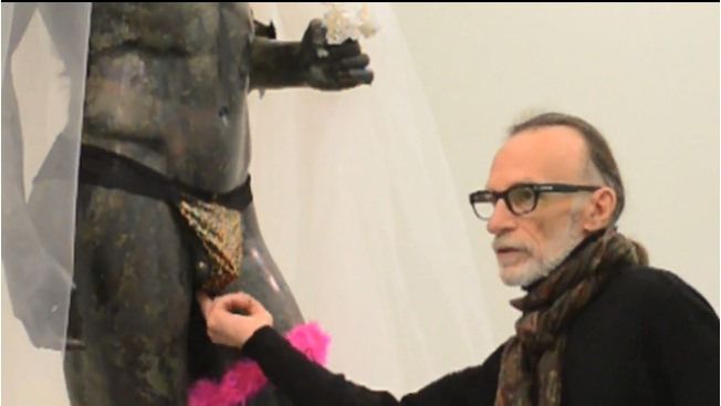 Se i Bronzi diventano icone gay